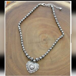 ✨️Sale✨️Western Howlite Heart Navajo Necklace